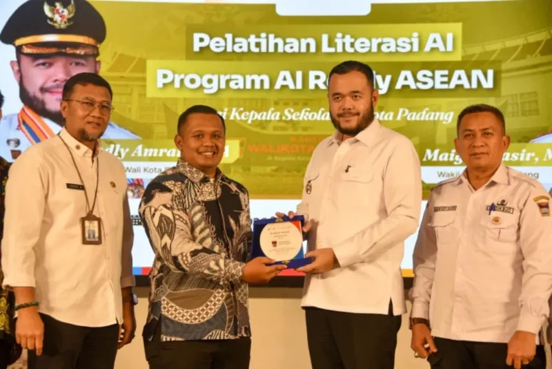Pemko Padang menyelenggarakan Pelatihan Literasi AI bagi 500 kepala sekolah se-Kota Padang, di Gedung Bagindo Aziz Chan Youth Center, Rabu (15/4/2026). (Foto: Prokopim Padang)