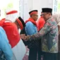 Wali Kota Bukittinggi, Ramlan Nurmatias melepas para jamaah haji menuju Embarkasi Padang, Kamis (30/4/2026). (Foto: Diskominfo Bukittinggi)