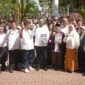 Wali Kota Padang Fadly Amran melepas 312 mahasiswa  UNES-AAI sebagai Tim Verifikator Lapangan Padang Rancak Award Tahun 2026 di Halaman Rektorat Kampus UNES, Rabu (22/4/2026). (Foto: Prokopim Padang)