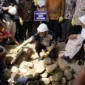 Gubernur Sumbar, Mahyeldi melakukan peletakan batu pertama pembangunan Pondok Pesantren Idrisiyyah Josal FC di Lapangan Bola Josal FC, Desa Cubadak Air Utara, Kota Pariaman, Sabtu (4/4/2026). (Foto: ADPSB)