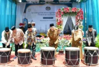 Wakil Wali Kota Padang, Maigus Nasir membuka MTQ ke-42 tingkat Kecamatan Pauh di pelataran Masjid Istiqlal Binuang, Kelurahan Binuang Kampung Dalam, Selasa (14/4/2026). (Foto: Prokopim Padang)
