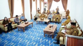 Bupati Tanah Datar, Eka Putra melakukan audiesni bersama Asdep Pemasaran Pariwisata Mancanegara II Kemenpar RI di Gedung Indo Jolito, Batusangkar, Selasa (28/4/2026). (Foto: Prokopim Tanah Datar)