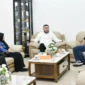 Wali Kota Padang, Fadly Amran menerima audiensi Program Manager IPWL Yayasan Karunia Insani Cabang Sumbar, Rezki Febri, di Kediaman Resmi Wali Kota, Jumat (17/4/2026). (Foto: Prokopim Padang)