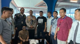 Petugas Avsec BIM mengamankan pelaku penyelundupan narkotika jenis sabu di BIM, Kamis (30/4/2026). (Foto: Polsek Kawasan BIM)