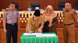 DPRD Payakumbuh menyetujui pencabutan Perda Nomor 2 Tahun 2018 tentang RDTR 2018–2038 dalam rapat paripurna, Senin (13/4/2026). (Foto: MC Payakumbuh)