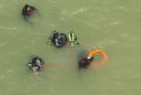 Tim SAR gabungan melakukan pencarian dua anak yang hilang terseret arus di Pantai Ulak Karang, Kamis (23/4/2026). (Foto: Kantor SAR Kelas A Padang)
