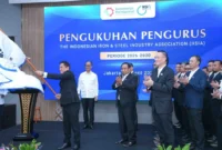 Menperin Agus Gumiwang Kartasasmita menghadiri pengukuhan pengurus The Indonesian Iron & Steel Industry Association (IISIA) periode 2026–2030 di Jakarta, Jumat (10/4). (Foto: Kemenperin)