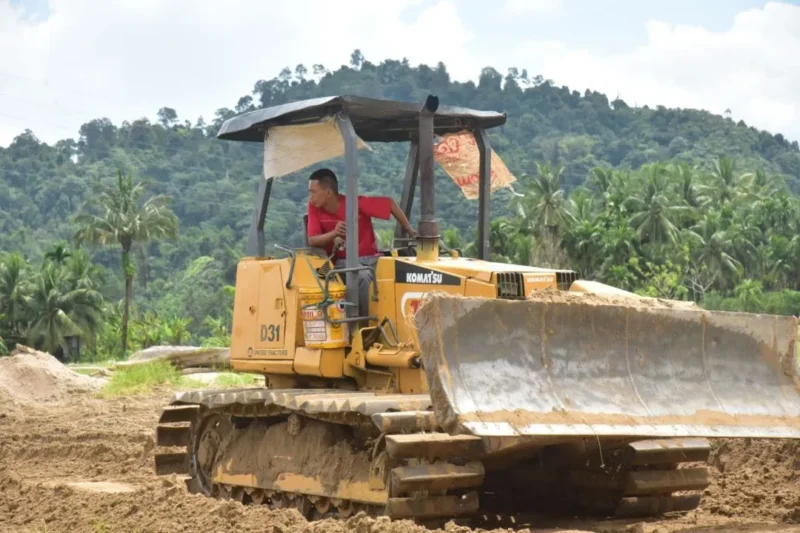 Pemerintah Kabupaten Padang Pariaman mempercepat pemulihan lahan pertanian yang terdampak bencana pada akhir 2025. (Foto: Kominfo Padang Pariaman)