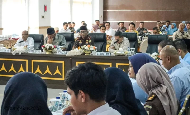 Rapat percepatan pembangunan Jalan Tol Pekanbaru–Padang Seksi Bukittinggi–Padang Panjang–Sicincin di Kantor Kejaksaan Tinggi Sumbar, Kamis (9/4/2026). (Foto: Prokopim Tanah Datar)