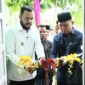 Wali Kota Padang, Fadly Amran bersama Ketua Baznas Kota Padang, Yuspardi meresmikan bedah rumah milik buruh harian lepas Nasrul di Jalan Ampang No. 92, Kelurahan Ampang, Kecamatan Kuranji, Selasa (7/4/2026). (Foto: Prokopim Padang)