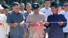 Bupati Padang Pariaman, John Kenedy Azis meresmikan enam jembatan strategis yang tersebar di sejumlah kecamatan, Jumat (10/4/2026). (Foto: Diskominfo Padang Pariaman)