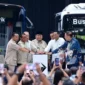 Menteri ESDM Bahlil Lahadalia mendampingi Presiden Prabowo Subianto dalam peresmian pabrik perakitan kendaraan komersial listrik milik PT VKTR Teknologi Mobilitas Tbk di Magelang, Jawa Tengah, Kamis (9/4). (Foto: BPMI Setpres)