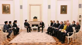 Presiden Prabowo Subianto dalam pertemuan bilateral dengan Presiden Rusia Vladimir Putin di Istana Kremlin, Moskow, Rusia, Senin (13/4) waktu setempat. (Foto: BPMI Setpres)