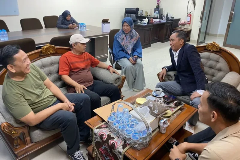 Suasana diskusi santai panitia BOM Run 2026 dengan GM BIM Dony Subardono. (Foto: Ist)