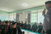 Pj Sekda Padang, Raju Minropa menghadiri Halal bi Halal bersama unsur adat dan pemerintah di Kantor KAN Nan XX, Lubuk Begalung, Sabtu (4/4/2026). (Foto: Diskominfo Padang)