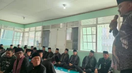 Pj Sekda Padang, Raju Minropa menghadiri Halal bi Halal bersama unsur adat dan pemerintah di Kantor KAN Nan XX, Lubuk Begalung, Sabtu (4/4/2026). (Foto: Diskominfo Padang)
