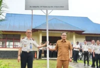 Bupati Kepulauan Mentawai Rinto Wardana melakukan kunjungan ke Pos Imigrasi di wilayah Kabupaten Kepulauan Mentawai, Senin (6/4). (Foto: Prokopim Kepulauan Mentawai)