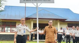 Bupati Kepulauan Mentawai Rinto Wardana melakukan kunjungan ke Pos Imigrasi di wilayah Kabupaten Kepulauan Mentawai, Senin (6/4). (Foto: Prokopim Kepulauan Mentawai)