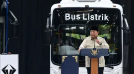 Presiden Prabowo Subianto meresmikan fasilitas perakitan kendaraan komersial listrik milik PT VKTR Sakti Industries di Kabupaten Magelang, Jawa Tengah, Kamis (9/4/2026). (Foto: BPMI Setpres)