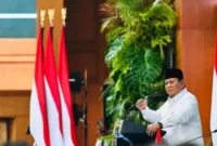 Presiden Prabowo dalam taklimatnya kepada jajaran kabinet di Lapangan Tengah Istana Kepresidenan, Jakarta, Rabu (8/4) sore. (Foto: BPMI)