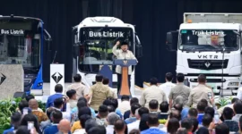 Presiden Prabowo Subianto menargetkan produksi massal sedan listrik pada 2028. (Foto: BPMI Setpres) 