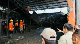 Presiden Prabowo Subianto meninjau TPST BLE di Kabupaten Banyumas, Provinsi Jawa Tengah, Selasa (28/4/2026). (Foto: Setneg)