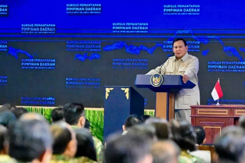 Presiden Prabowo Subianto memberikan pengarahan kepada Ketua DPRD seluruh Indonesia di Kompleks Akademi Militer Magelang, Jawa Tengah, Sabtu (18/4/2026). (Foto: BPMI Setpres)