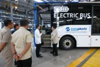 Presiden Prabowo Subianto saat meresmikan fasilitas perakitan kendaraan komersial listrik PT VKTR Sakti Industries di Kabupaten Magelang, Kamis (9/4/2026). (Foto: BPMI Setpres)