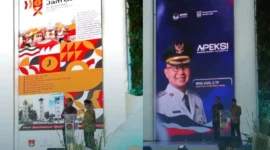 Wakil Wali Kota Bukittinggi, Ibnu Asis bersama Konseptor Peringatan 100 Tahun Jam Gadang, Arif Malin Mudo mempromosikan Event 100 Tahun Jam Gadang dalam Rapat Kerja APEKSI Komisariat Wilayah I. (Foto: Pemko Bukittinggi)