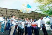 Pelepasan balon tandai peringatan HUT ke-40 RSUD Solsel di RTH Muara Labuh, Minggu (12/4/2026). (Foto: Humas Pemkab Solsel)