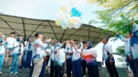 Pelepasan balon tandai peringatan HUT ke-40 RSUD Solsel di RTH Muara Labuh, Minggu (12/4/2026). (Foto: Humas Pemkab Solsel)