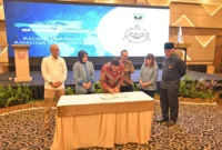 Gubernur Mahyeldi menyaksikan penandatanganan kerja sama program Apindo UMKM Merdeka. (Foto: ADPSB)