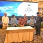 Gubernur Mahyeldi menyaksikan penandatanganan kerja sama program Apindo UMKM Merdeka. (Foto: ADPSB)
