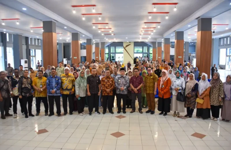 Wakil Wali Kota Padang Maigus Nasir saat Rakor dan Evaluasi Pencegahan dan Penanganan ATS se-Kota Padang, di Exhibition Hall Lantai I Gedung Bagindo Aziz Chan Youth Center, Kamis (16/4/2026). (Foto: Prokopim Padang)