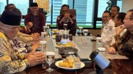 Bupati Tanah Datar Eka Putra mengikuti rapat koordinasi antara pemerintah daerah dan BP BUMN di Kantor BP BUMN, Jakarta Pusat, Rabu (15/4/2026). (Foto: Prokopim Tanah Datar)
