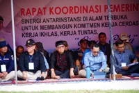 Pemkab Tanah Datar menggelar rakor bersama OPD di alam terbuka, tepatnya di kawasan panorama Batubadindiang, Nagari Tabek Patah, (17/4/2026). (Foto: Prokopim Tanah Datar)