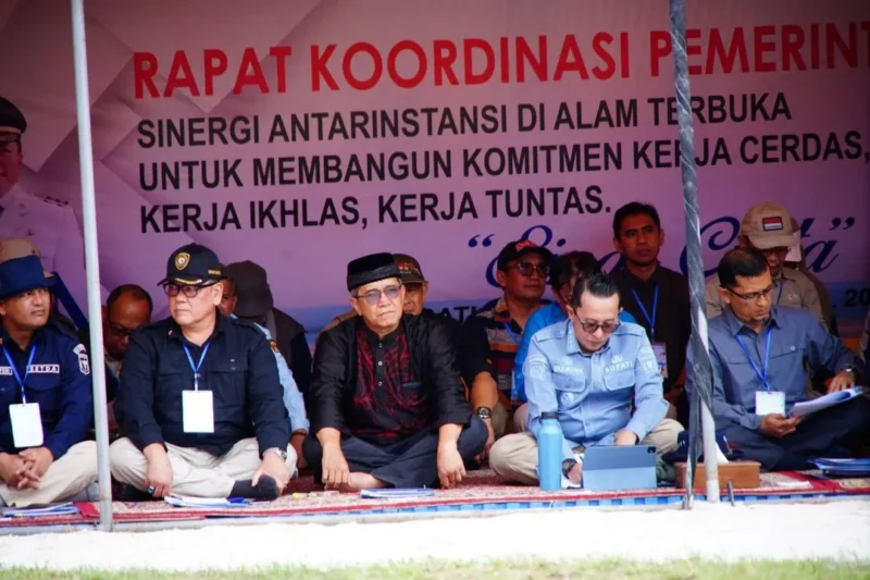 Pemkab Tanah Datar menggelar rakor bersama OPD di alam terbuka, tepatnya di kawasan panorama Batubadindiang, Nagari Tabek Patah, (17/4/2026). (Foto: Prokopim Tanah Datar)