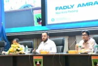 Wali Kota Padang, Fadly Amran menjadi narasumber dalam Sosialisasi dan Rakor Penguatan Smart City di Aula Kantor Gubernur Sumbar, Rabu (29/4/2026). (Foto: Prokopim Padang)