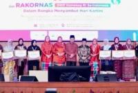 Menteri Agama Nasaruddin Umar bersama pengurus DWP Kemenag saat Halalbihalal dan Rakornas DWP Kemenag di UIN Syarif Hidayatullah Jakarta, Rabu (15/4/2026). (Foto: Kemenag)