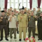 Sekretaris Daerah Provinsi Sumbar, Arry Yuswandi saat Rapat Forum Organisasi Perangkat Daerah Satuan Polisi Pamong Praja dan Pemadam Kebakaran se-Sumbar, Selasa (21/4/2026). (Foto: ADPSB)