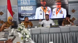 Wali Kota Padang Fadly Amran bersama Wakil Wali Kota Padang Maigus Nasir memimpin rapat bersama TAPD Kota Padang, di Palanta Rumah Dinas Wali Kota Padang, Selasa (14/4). (Foto: Prokopim Padang)