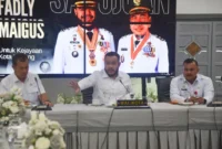 Wali Kota Padang Fadly Amran memimpin rapat pembahasan master plan drainase di Gedung Putih Rumah Dinas Wali Kota Padang, Rabu (29/4/2026). (Foto: Prokopim Padang)