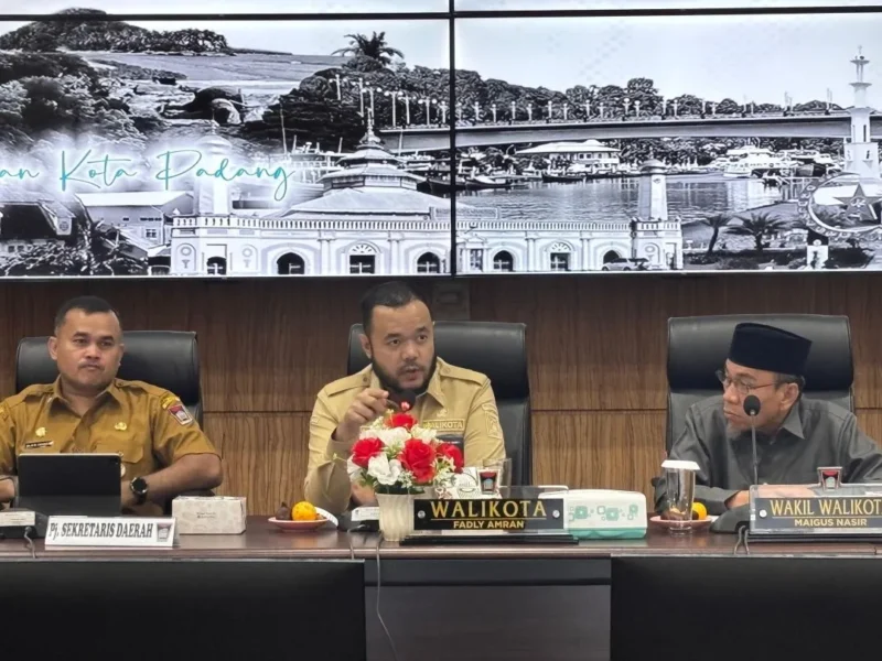 Wali Kota Padang, Fadly Amran meminta seluruh OPD segera menyiapkan gagasan acara untuk peringatan HJK Padang ke-357. (Foto: Diskominfo Padang)