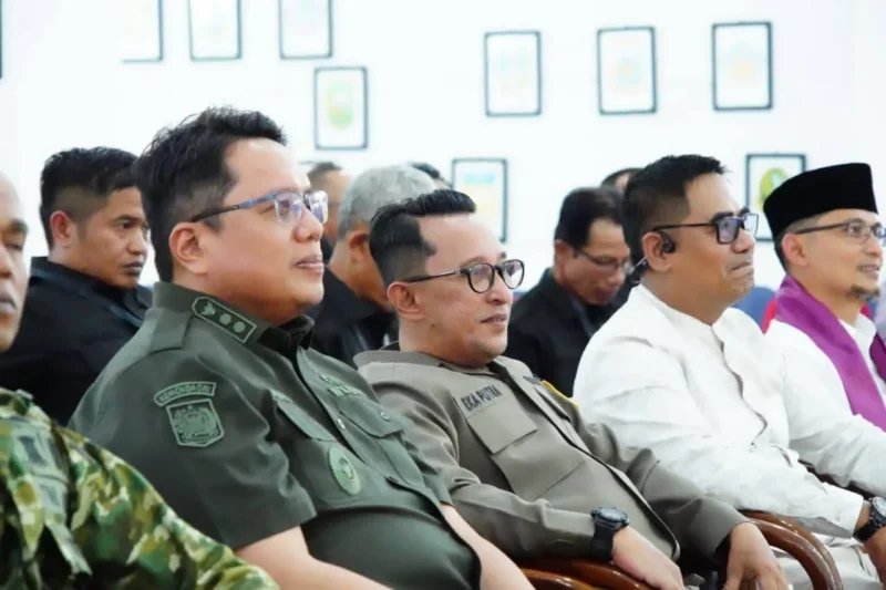 Bupati Tanah Datar Eka Putra didampingi Wakil Bupati Ahmad Fadly menghadiri penutupan retreat Wali Nagari se-Tanah Datar di Kampus IPDN Sumbar, Jumat (10/4/2026). (Foto: Prokopim Tanah Datar)