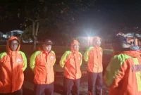 Tim SAR diterjunkan ke lokasi kejadian untuk mencari korban terseret arus sungai di Nagari Alahan Mati, Pasaman, Selasa (14/4/2026). (Foto: Kantor SAR Kelas A Padang)