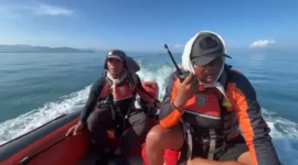 Pencarian dua anak yang hanyut di kawasan Pantai Ulak Karang belum membuahkan hasil hingga memasuki hari ketiga operasi, Senin (20/4/2026) sore. (Foto: SAR Kelas A Padang)