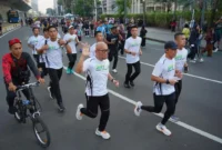 Wamenhaj RI, Dahnil Anzar Simanjuntak meluncurkan komunitas Sa’i Walk & Run, Minggu (19/4/2026) pagi. (Foto: Kemenhaj)