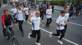 Wamenhaj RI, Dahnil Anzar Simanjuntak meluncurkan komunitas Sa’i Walk & Run, Minggu (19/4/2026) pagi. (Foto: Kemenhaj)