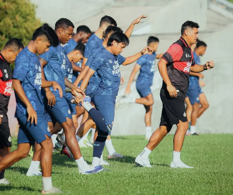 Pemain Semen Padang FC  menjalani latihan jelang menghadapi Madura United FC di Stadion H Agus Salim, Padang, Rabu (29/4/2026) pukul 15.30 WIB. (Foto: IG Semen Padang FC)