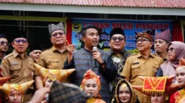 Wakil Gubernur Sumbar, Vasco Ruseimy membuka Bimtek Pelestarian Nilai Tradisi di Gedung Controller, Selasa (14/4/2026). (Foto: Prokopim Tanah Datar)